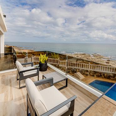 An Exclusive House On The First Line Of The Sea With A Stunning View