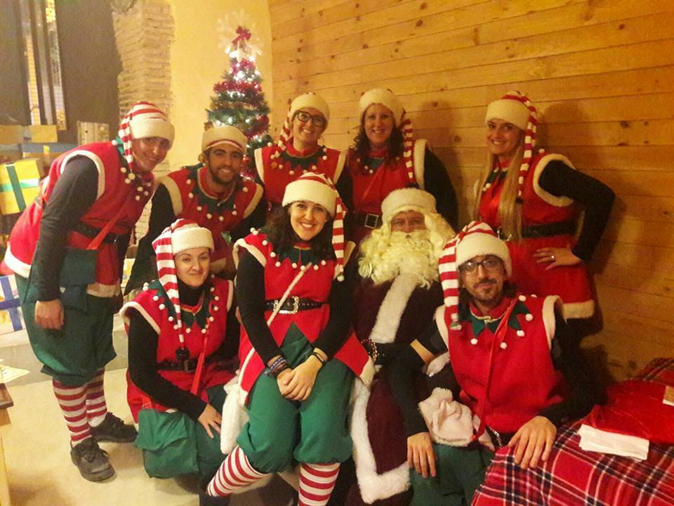 Санта Клаус приглашает гостей в свой дом на Коста Бланке