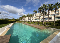 Квартира класса ЛЮКС с собственным садом и общим бассейном