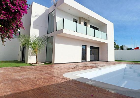 New villa in Fortuna