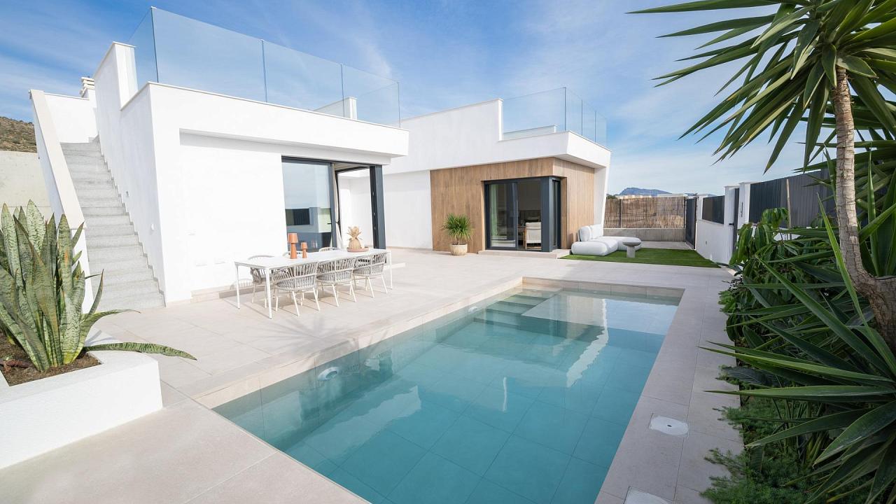 New villa in Baños y Mendigo