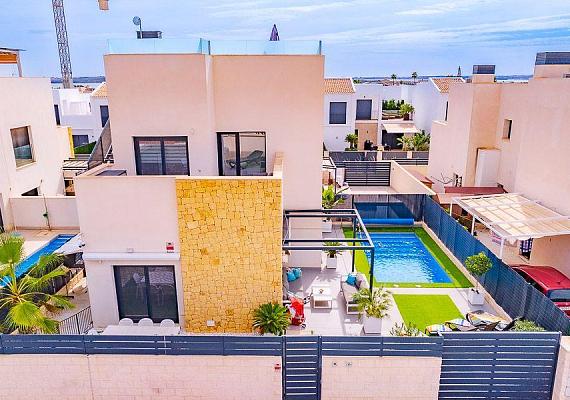 Villa en Ciudad Quesada de estilo moderno