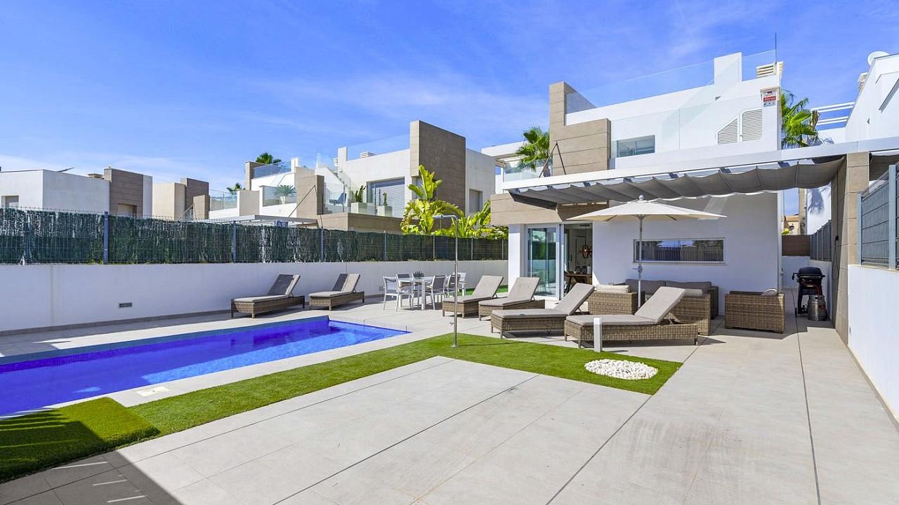 Modern villa with beautiful outdoor spaces and private heated pool