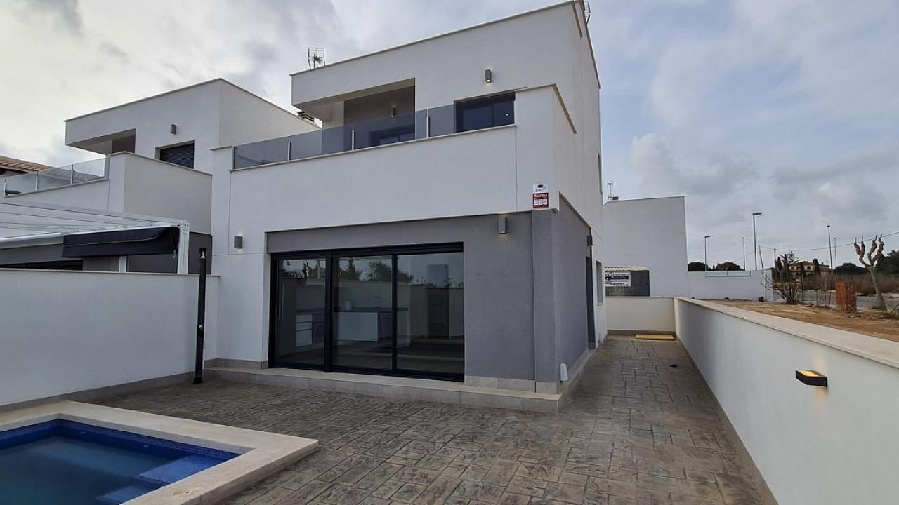 New villa in Orihuela Costa