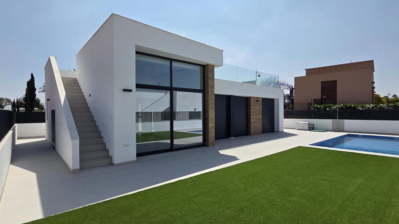 New villa in Alhama De Murcia