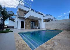 Вилла с бассейном в Бенихофаре