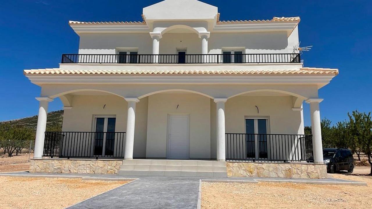 Nuevo villa en Pinoso