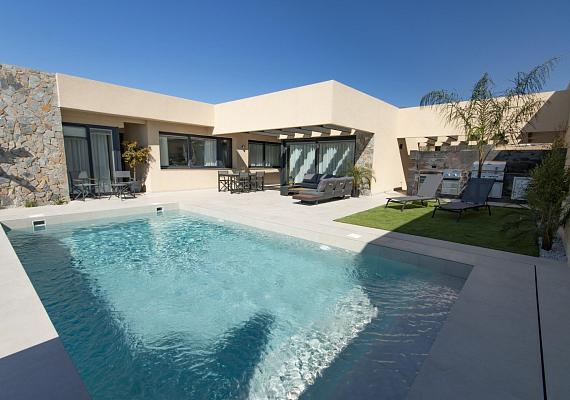 New villa in Baños y Mendigo