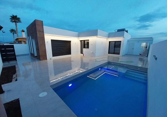 New villa in Fortuna