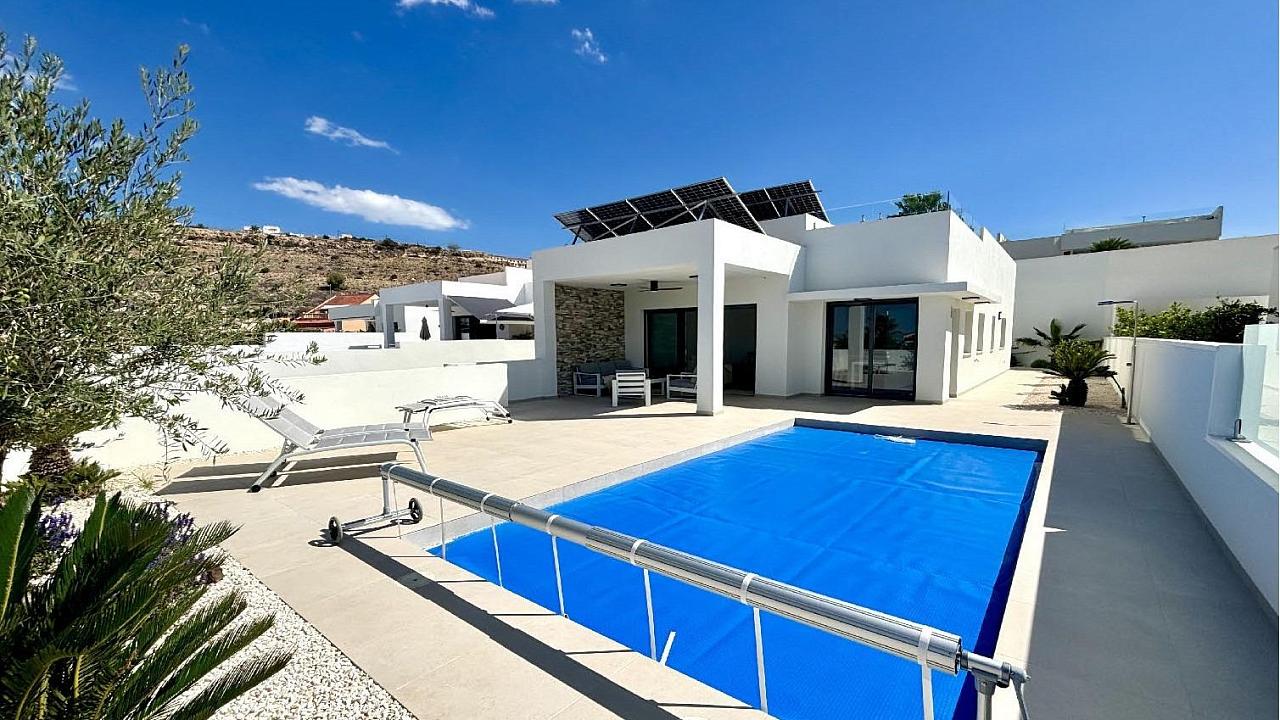 Nuevo villa en Benijofar