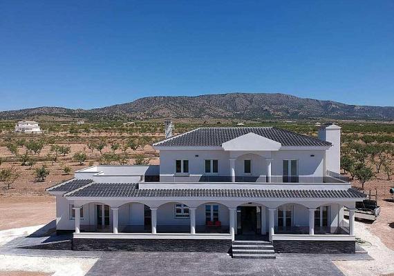 Nuevo villa en Pinoso
