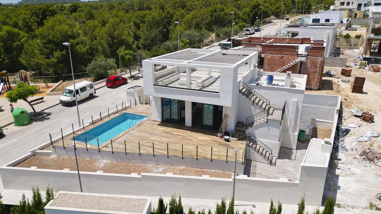 Nuevo villa en Polop