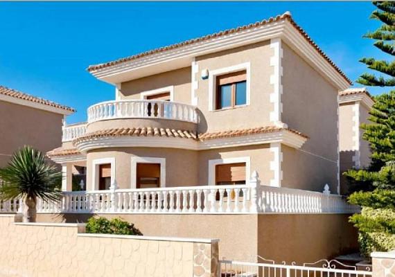 Nuevo villa en Torrevieja